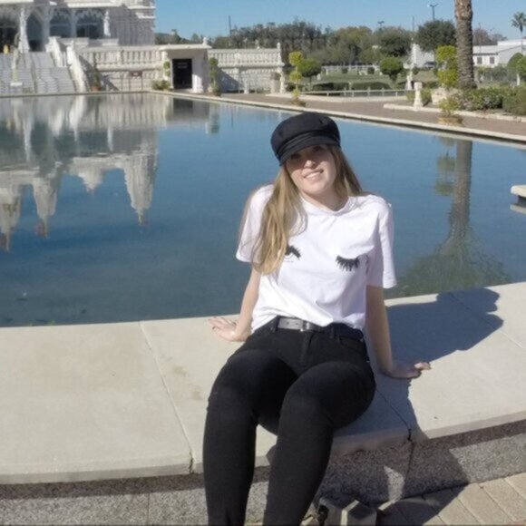 White Winking Face T-shirt - Picture 2 of 6